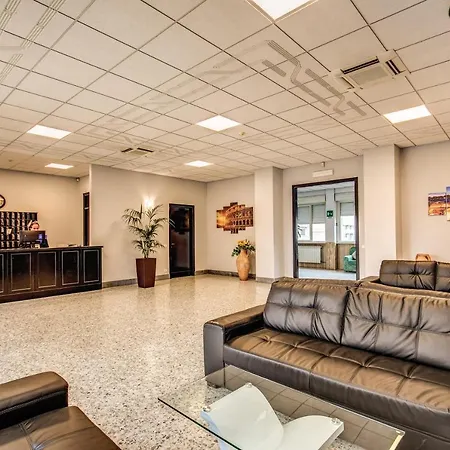 מלון Domus Urbis 2*