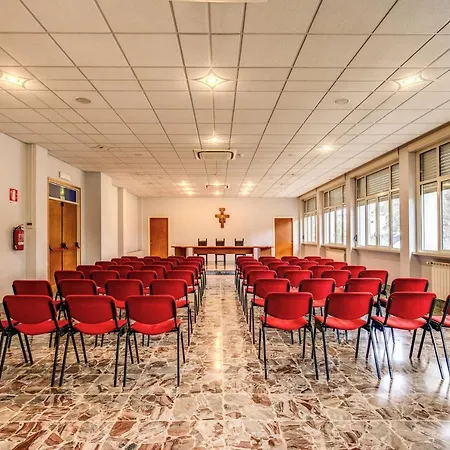 מלון Domus Urbis 2*